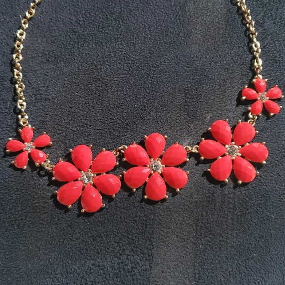 H&M - red flowers statement necklace - Picture 1 of 3